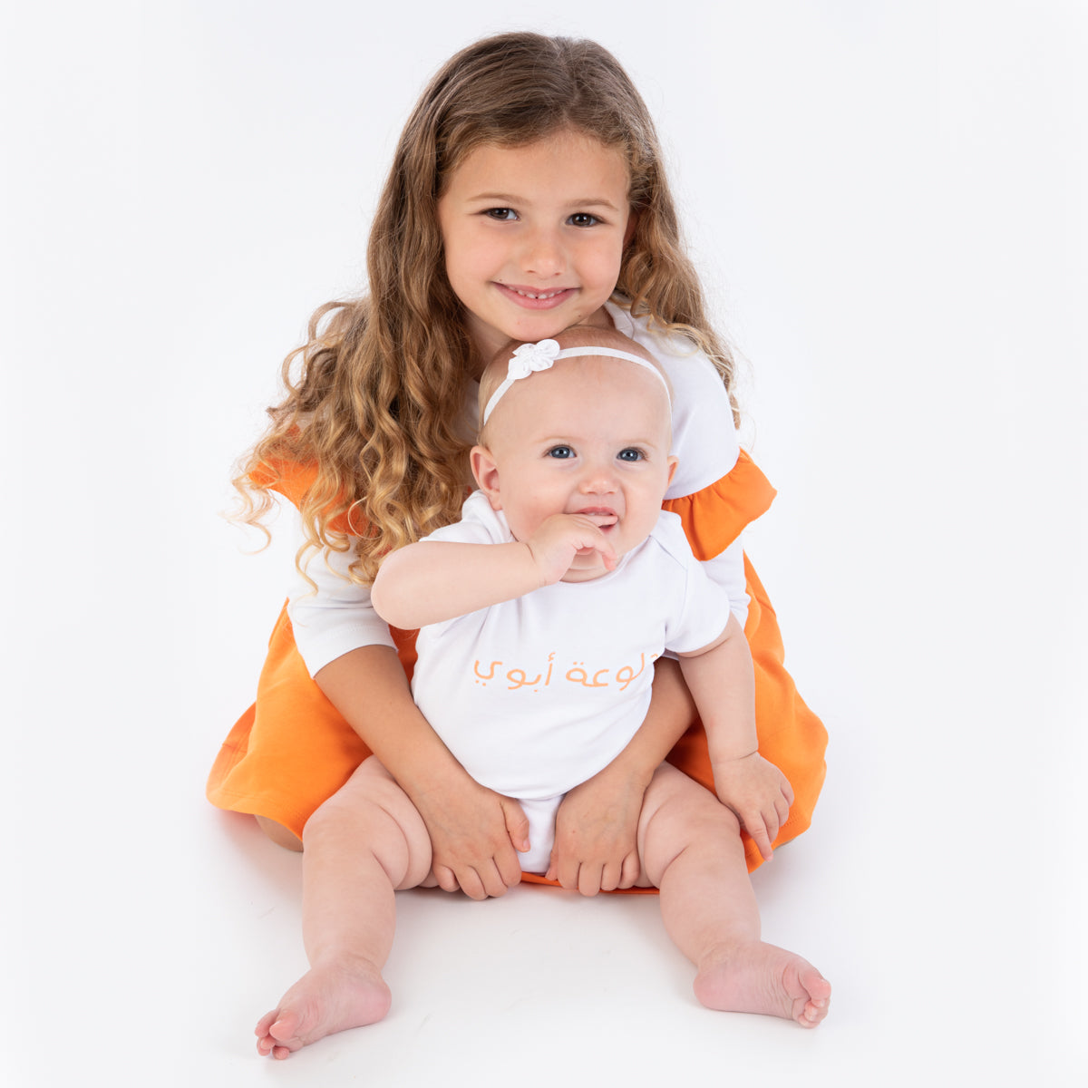 Organic onesie with Arabic text "DADDY'S GIRL" for girls - Baby Elephant Organic Wear