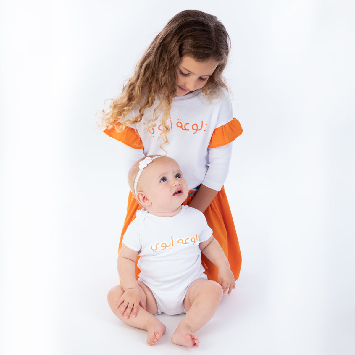 Organic onesie with Arabic text "DADDY'S GIRL" for girls - Baby Elephant Organic Wear