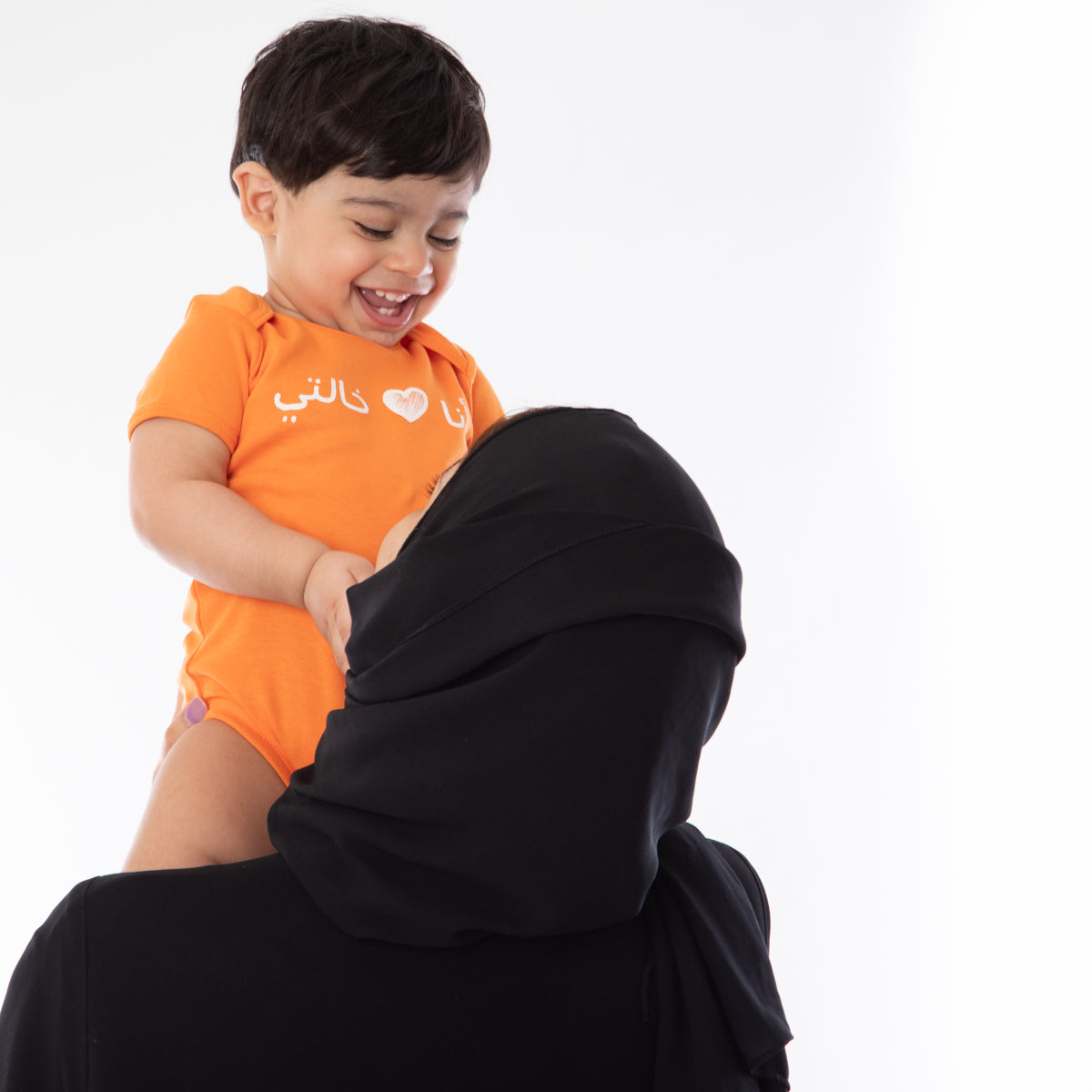 Organic onesie with Arabic text "I LOVE MY AUNTIE" mom's side - Baby Elephant Organic Wear