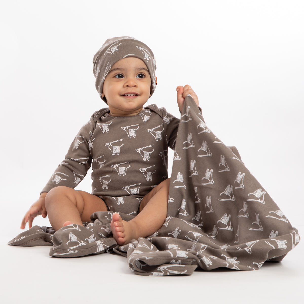 Organic 6-Piece baby set packed in a box - Baby Elephant Organic Wear