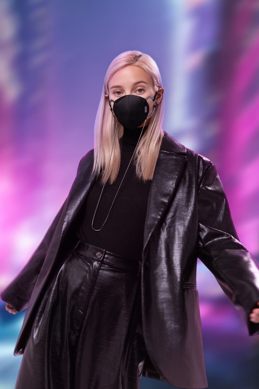 Black face mask with chain - Mam