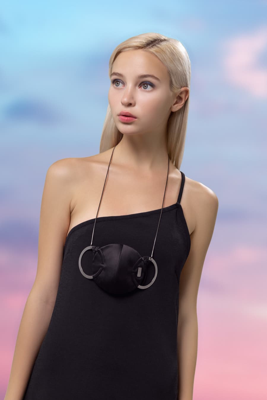 Black face mask with chain - Mam